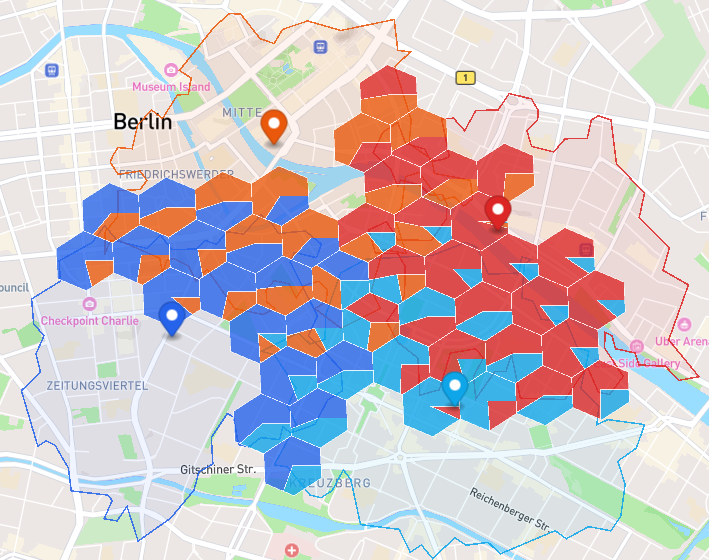 Market share map showing overlapping store catchments in Berlin, with each contested hex drawn as a pie split into per-store captured-demand wedges